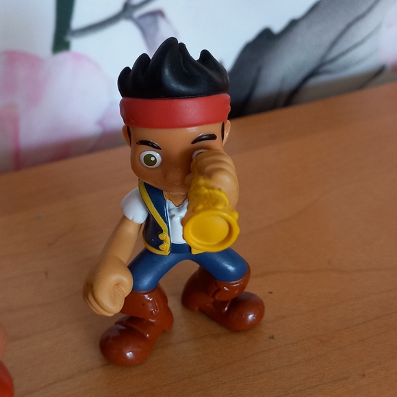 Disney Junior Jake And The Neverland Pirates Figure set Izzy Jr Cake Toppers 3" - Picture 3 of 11